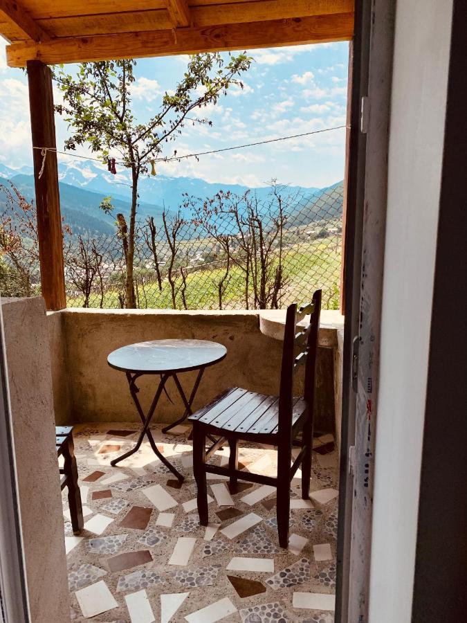 Nadia Guesthouse メスティア エクステリア 写真