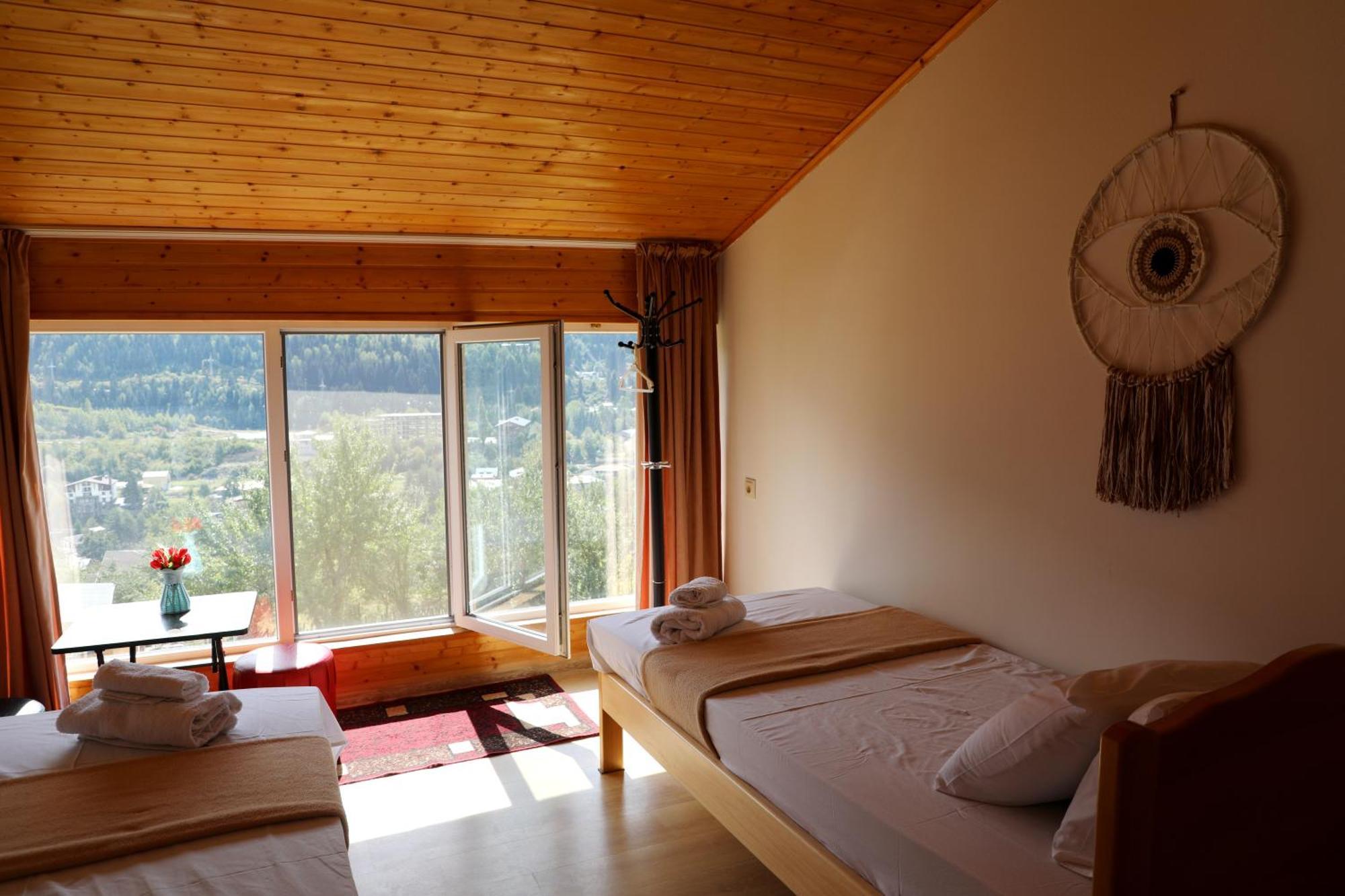 Nadia Guesthouse メスティア エクステリア 写真