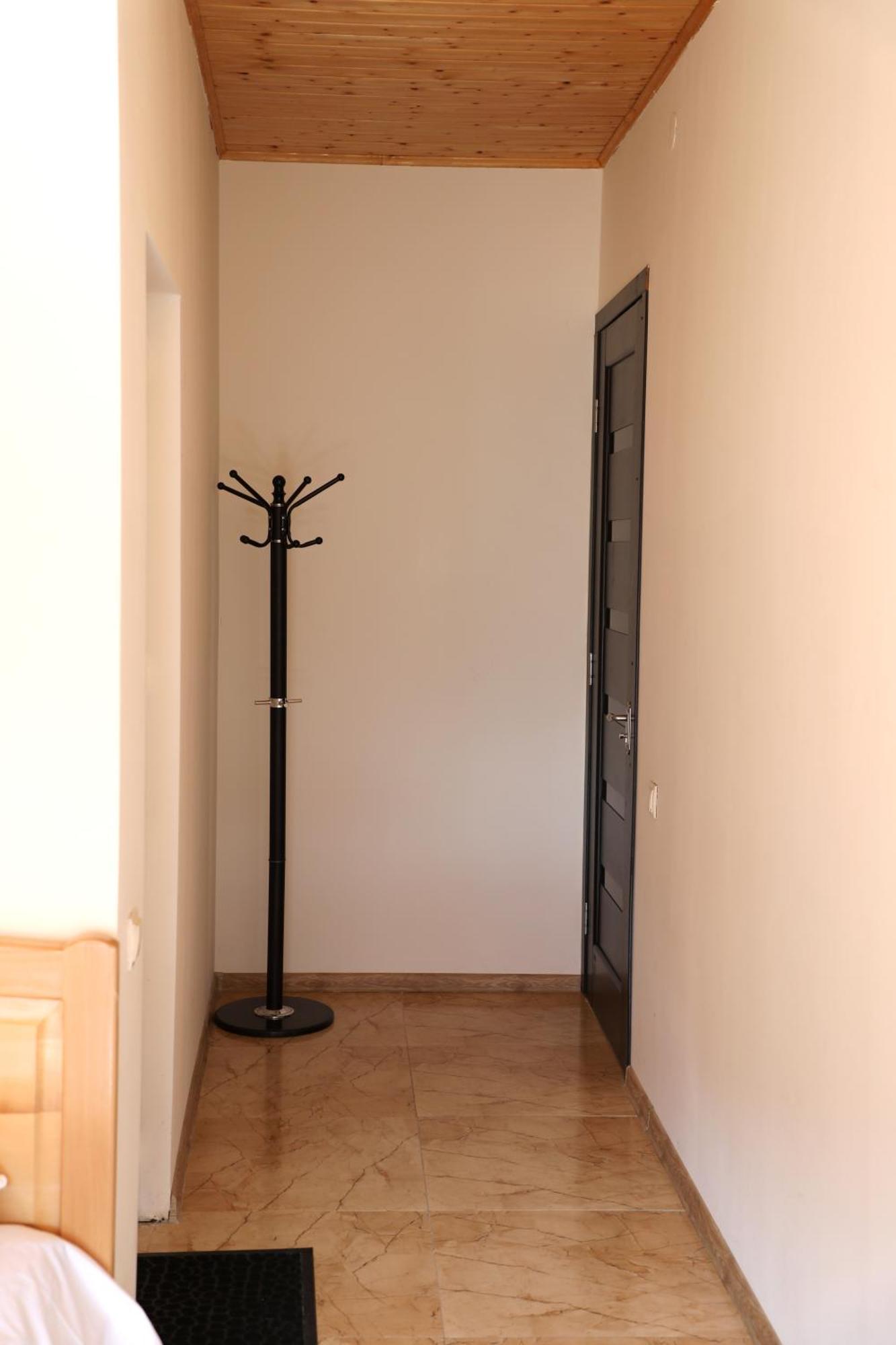 Nadia Guesthouse メスティア エクステリア 写真