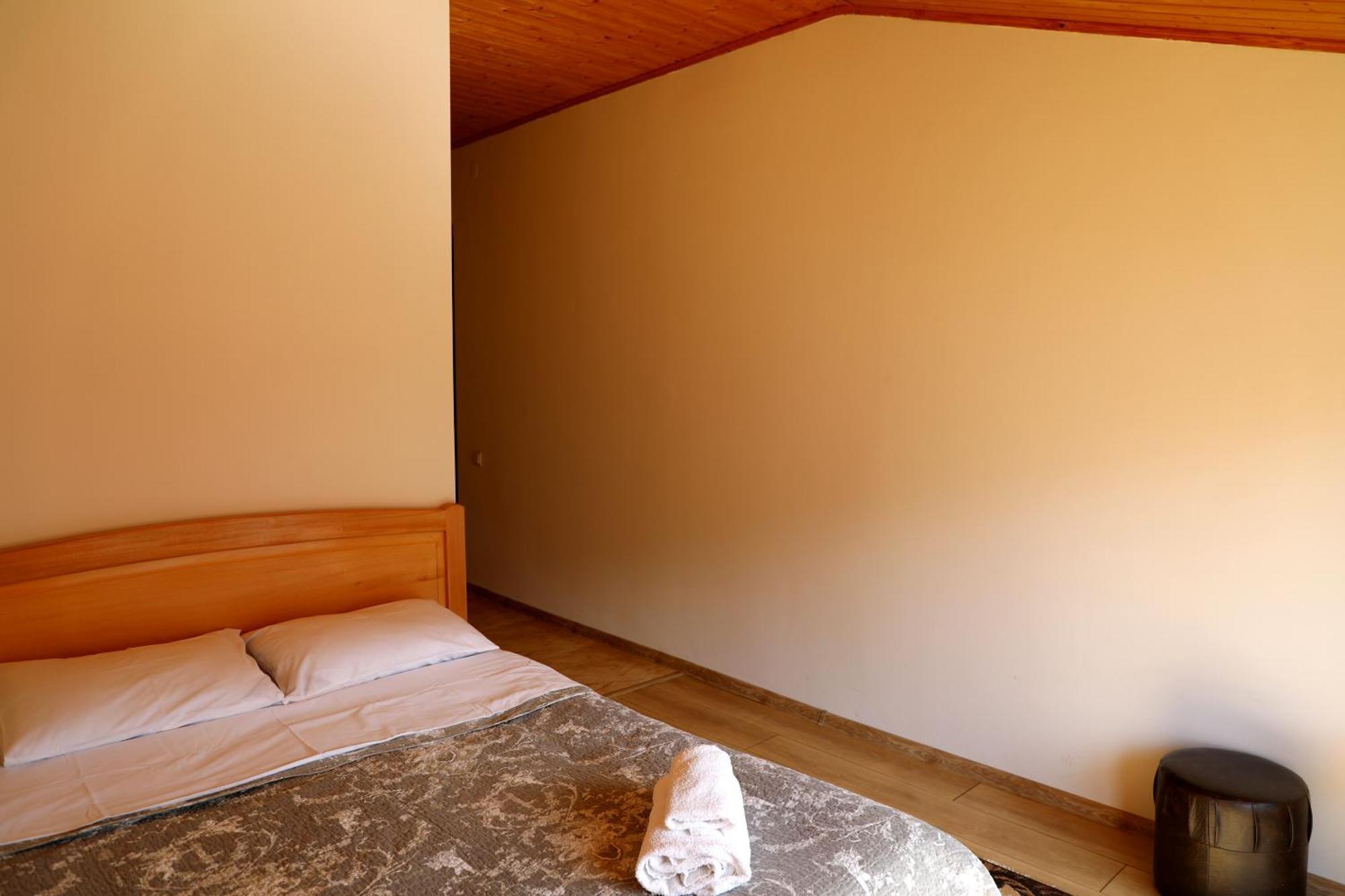 Nadia Guesthouse メスティア エクステリア 写真