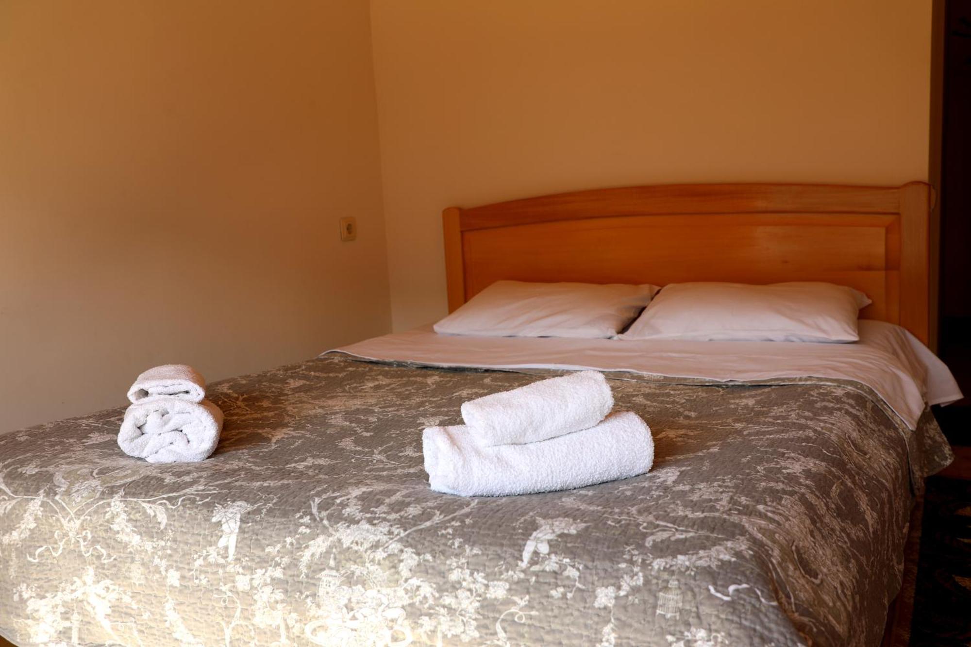 Nadia Guesthouse メスティア エクステリア 写真