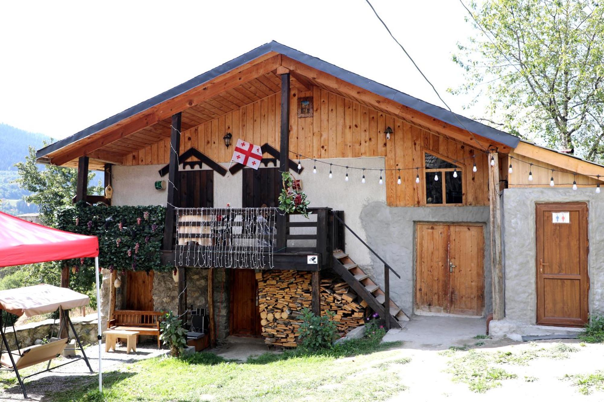 Nadia Guesthouse メスティア エクステリア 写真