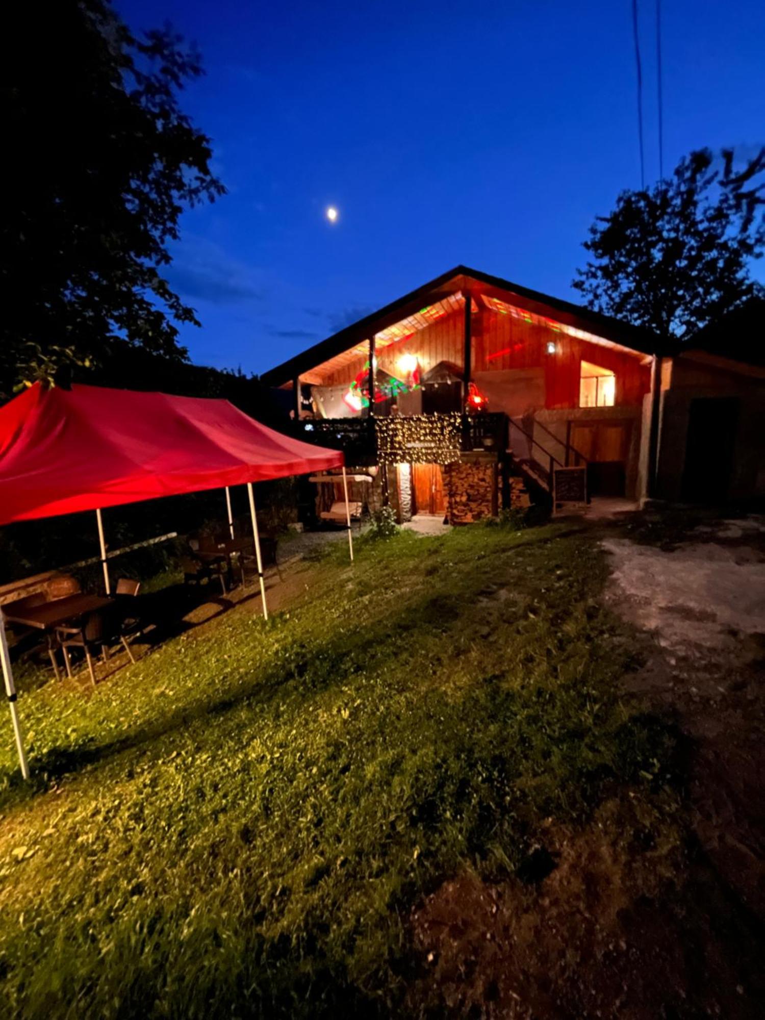 Nadia Guesthouse メスティア エクステリア 写真