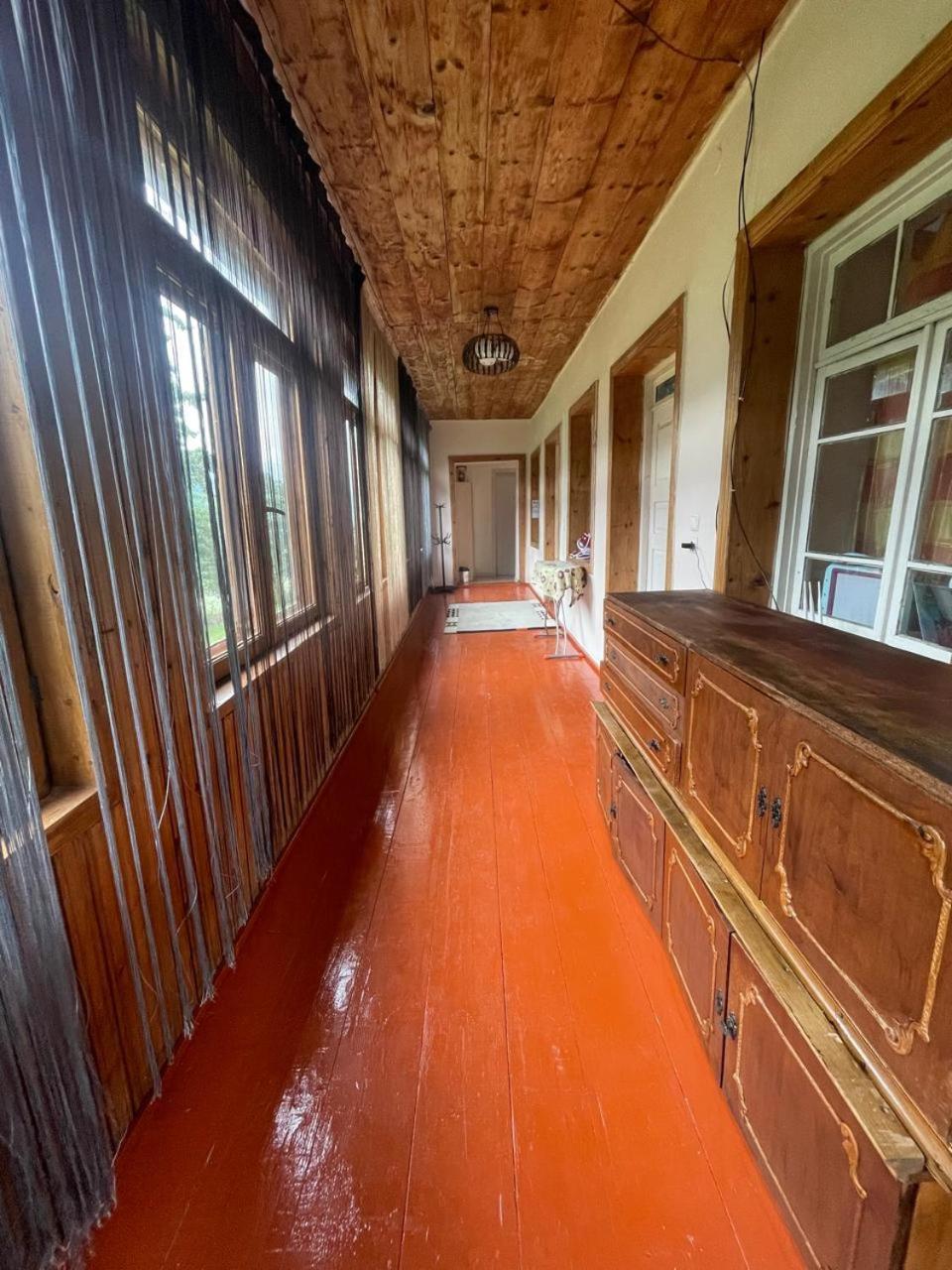 Nadia Guesthouse メスティア エクステリア 写真
