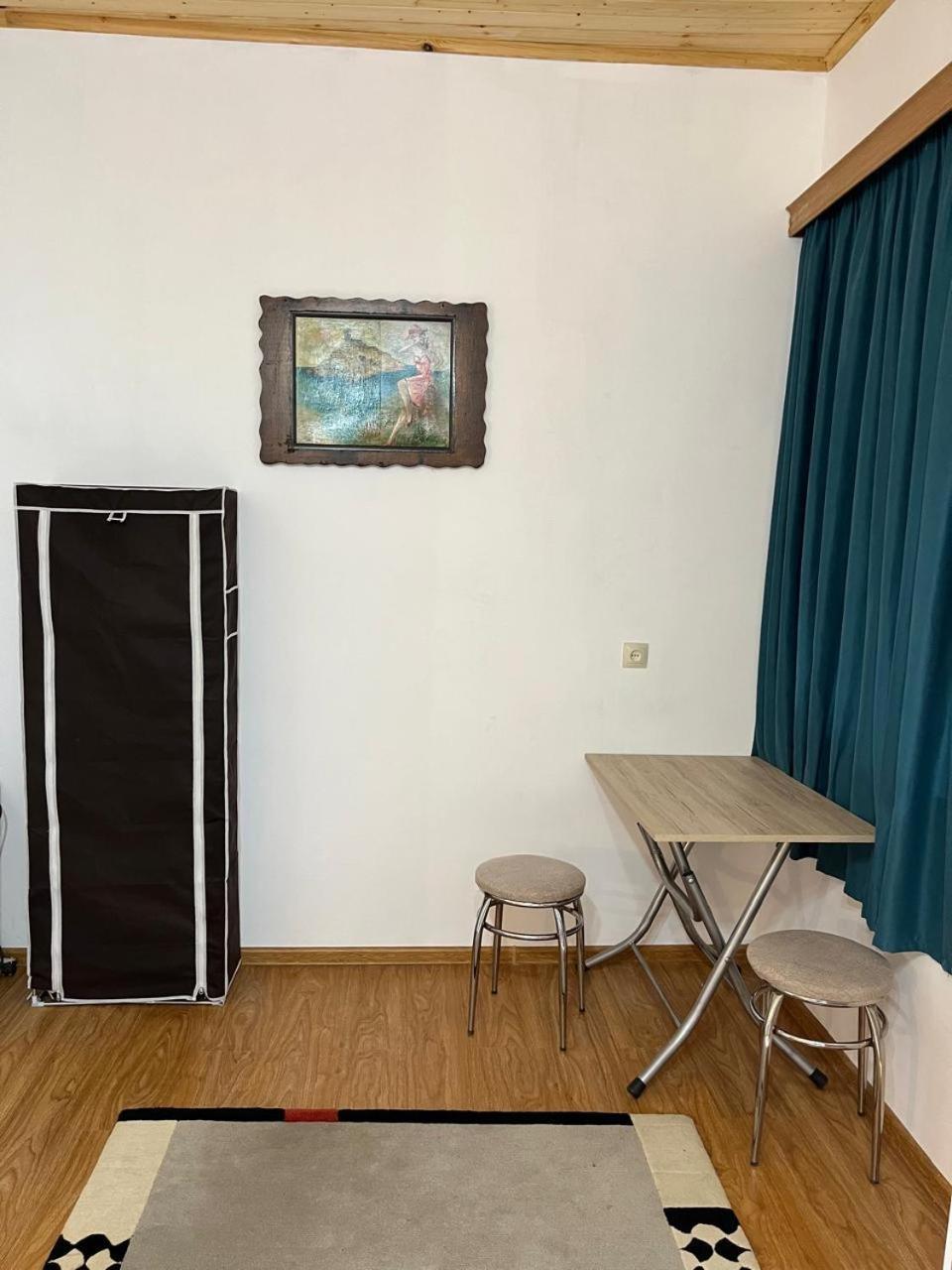 Nadia Guesthouse メスティア エクステリア 写真