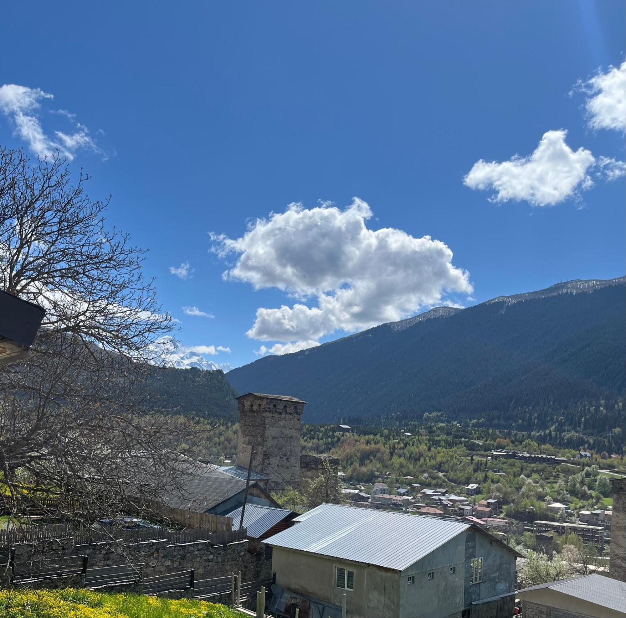 Nadia Guesthouse メスティア エクステリア 写真